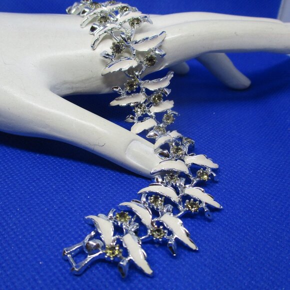 PARK LANE RHINESTONE Necklace Bracelet Set Creamy White Enamel Leaves Silvertone - Picture 4 of 15
